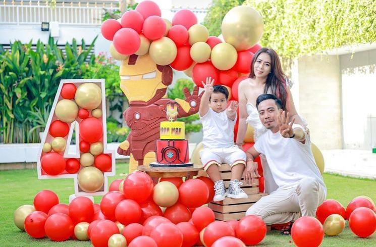8 Potret Perayaan Ulang Tahun Darren Anak Maharani Kemala, Bertema Superhero