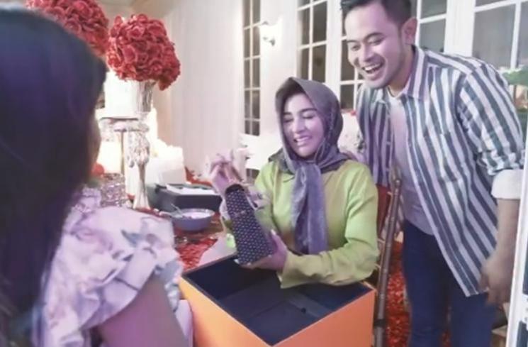 Artis dapat kado ultah tas mewah (Instagram/@juragan_99)