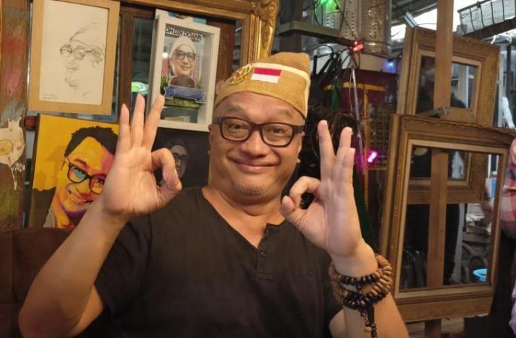 Dik Doank ditemui di Ciputat, Tangerang Selatan pada Selasa (9/8/2022). (MataMata.com/Rena Pangesti)
