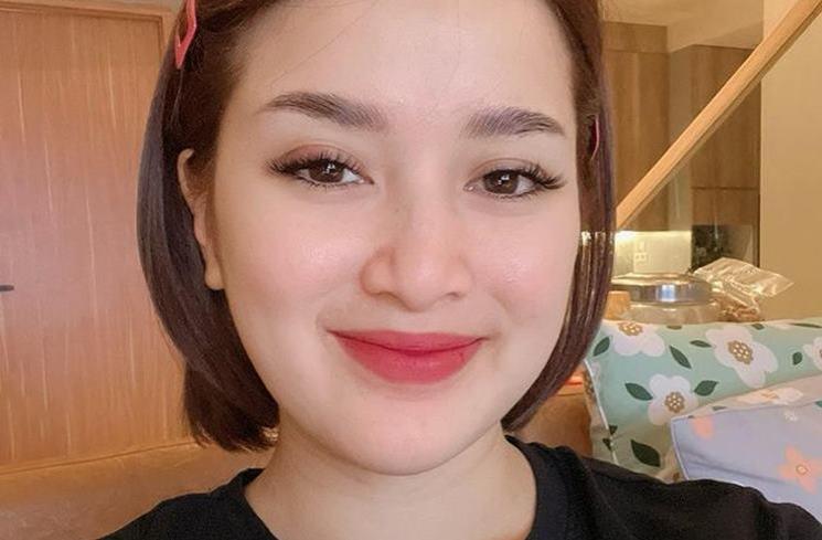 Potret Terbaru Rosiana Dewi Usai Melahirkan. (Instagram/@rsn.dw)