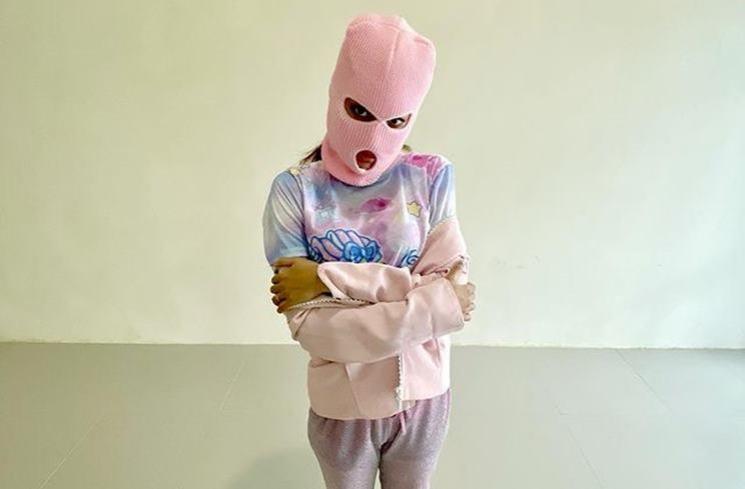 Gaya Nyeleneh Widy Vierra. (Instagram/@_widikidiw_)