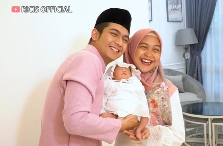Potret Gemas Anak Ria Ricis saat Photoshoot (Instagram/@teukuryantr)