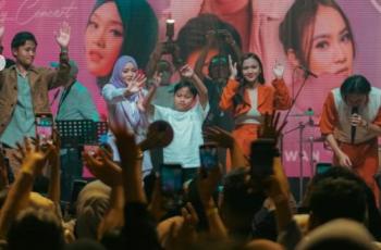 Putri Delina Pamer Foto Bareng Kakak Adik di Panggung: Biasanya yang Banyak Cingcong Salahnya Kebangetan