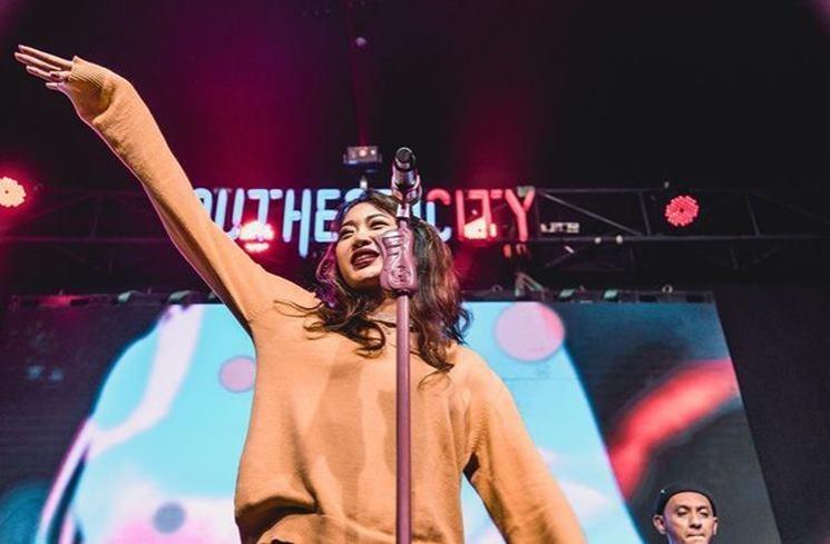 Gaya Nyeleneh Widy Vierra. (Instagram/@_widikidiw_)