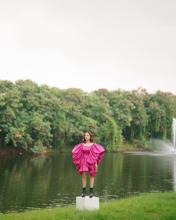Foto Adhisty Zara di Pemotretan Terbaru (Instagram/@winstongomez)