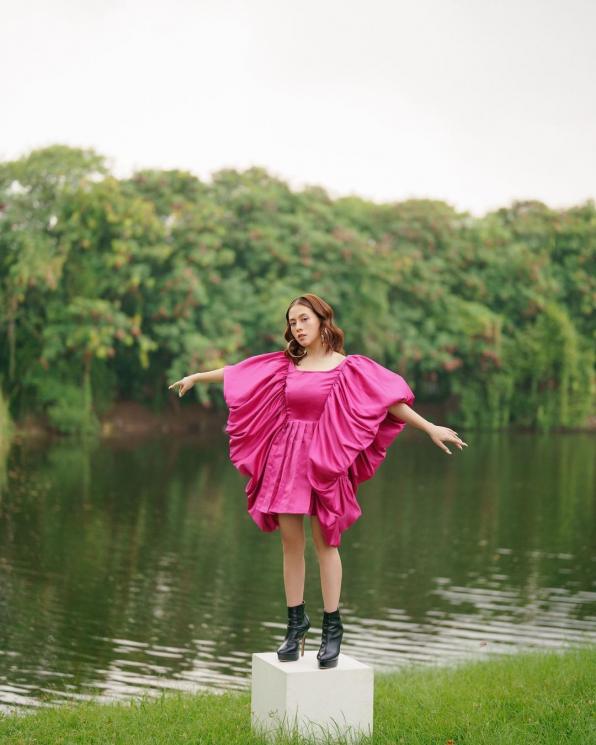 Foto Adhisty Zara di Pemotretan Terbaru (Instagram/@winstongomez)
