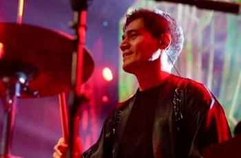 10 Potret Tyo Nugros, Eks Drummer Dewa 19 yang Awet Muda bak Vampir