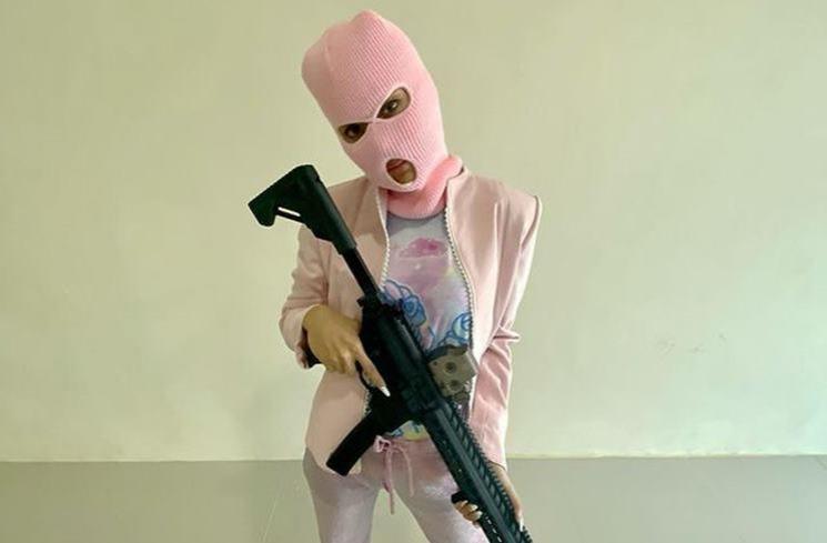 Gaya Nyeleneh Widy Vierra. (Instagram/@_widikidiw_)