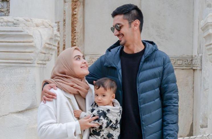 Potret Bayi Artis Liburan ke Luar Negeri. (Instagram/vebbypalwinta)