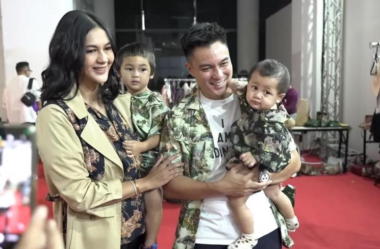 Momen Kiano Catwalk di Fashion Show. (YouTube)