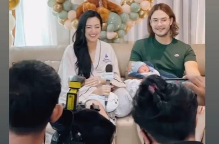 Momen Sylvia Fully melahirkan anak ketiga. (Instagram/@sylvia_fully88)