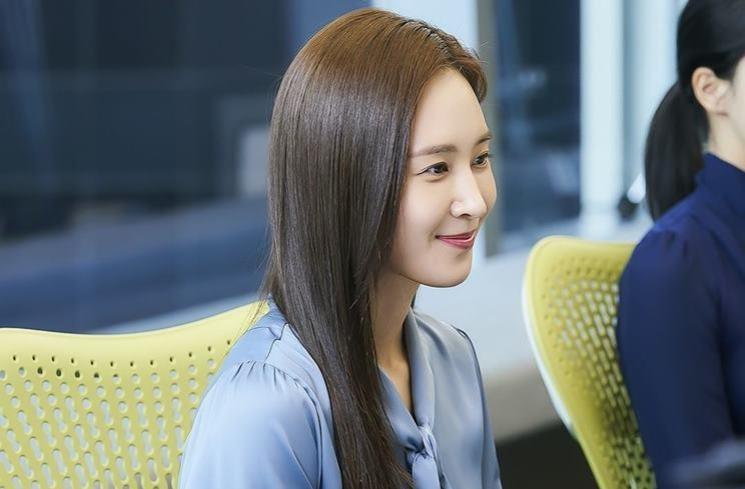 Pesona Yuri SNSD di Good Job (Instagram/@channel.ena.d)