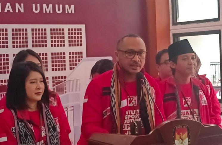 Giring eks Nidji di Kantor KPU, Menteng, Jakarta Pusat. (MataMata.com/Rena Pangesti)