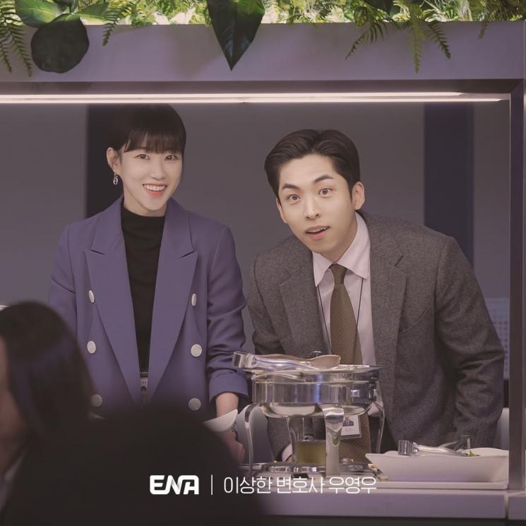 Potret Joo Jong Hyuk di Extraordinary Attorney Woo (Instagram/@channel.ena.d)