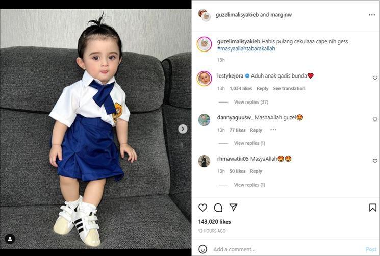 Potret baby Guzel anak Ali Syakieb cosplay jadi siswi SMP. (Instagram/@guzelimalisyakieb)