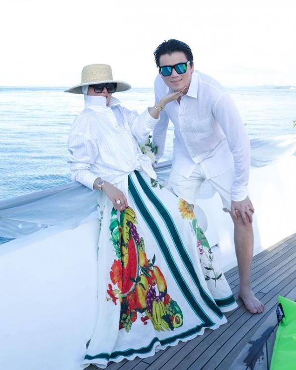 Potret Syahrini dan Sang Suami Nikmati Golden Hour di Jepang (Instagram/princessyahrini)