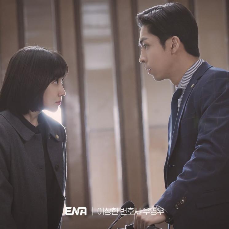 Potret Joo Jong Hyuk di Extraordinary Attorney Woo (Instagram/@channel.ena.d)