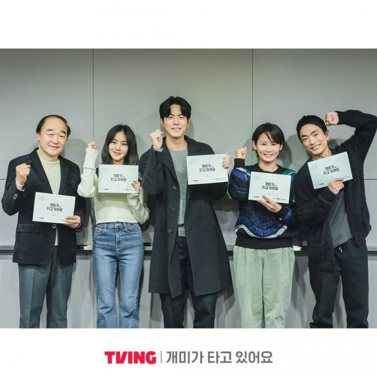 Hong Jong Hyun di Stock Struck (Instagram/@tving.official)