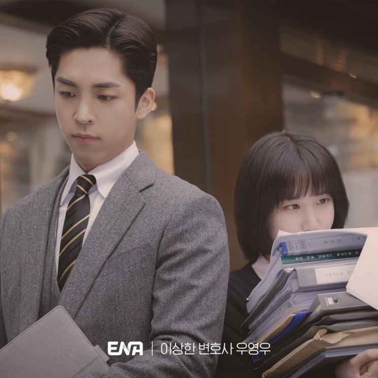 Potret Joo Jong Hyuk di Extraordinary Attorney Woo (Instagram/@channel.ena.d)