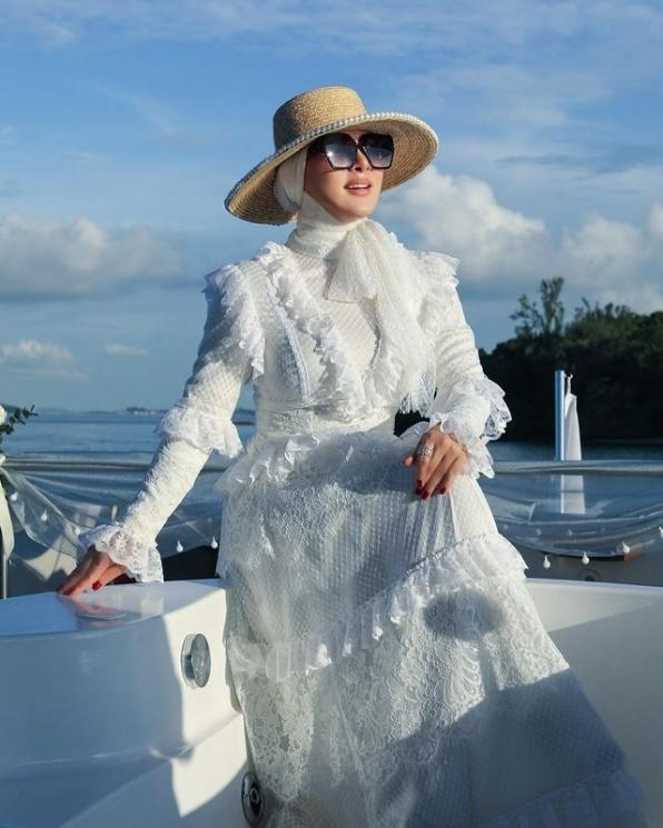 Potret Syahrini dan Sang Suami Nikmati Golden Hour di Jepang (Instagram/princessyahrini)