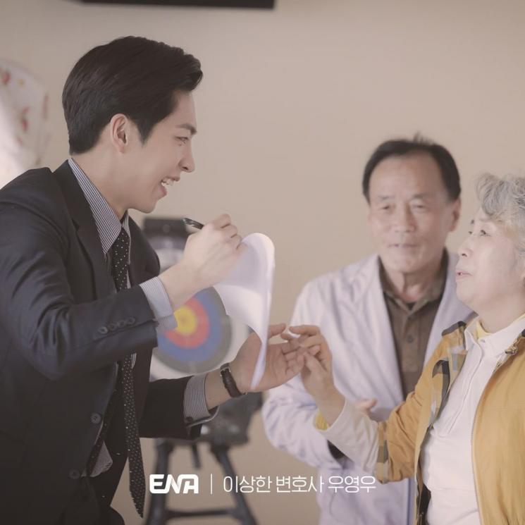 Potret Joo Jong Hyuk di Extraordinary Attorney Woo (Instagram/@channel.ena.d)