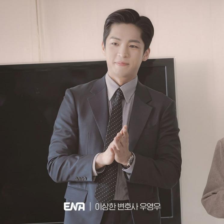Potret Joo Jong Hyuk di Extraordinary Attorney Woo (Instagram/@channel.ena.d)