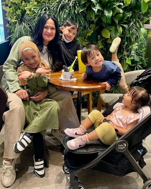 Potret Awet Muda Donna Harun (Instagram/donnaharunofficial)