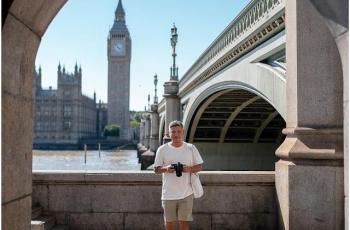 9 Potret Gading Marten Liburan di London Bareng Andi Annisa dan Medina
