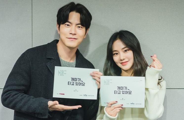 Pesona Han Ji Eun di Stock Struck (Instagram/@tving.official)