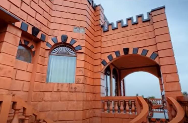 Potret Rumah Masa Kecil Tasya dan Tasyi. (YouTube/Tasya Farasya)