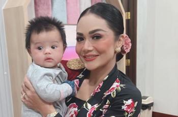 Terlihat Biasa Saja, Harga Baju Manggung Krisdayanti Ini Ternyata Tak Main-Main