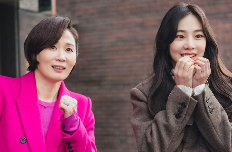 Pesona Han Ji Eun di Stock Struck (Instagram/@tving.official)