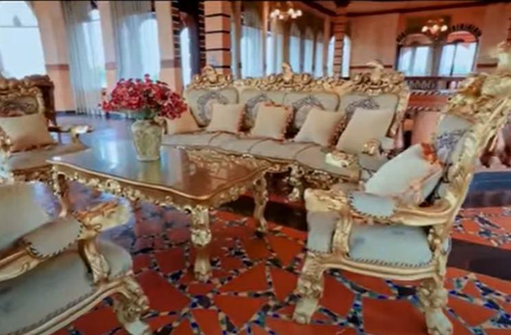 Potret Rumah Masa Kecil Tasya dan Tasyi. (YouTube/Tasya Farasya)