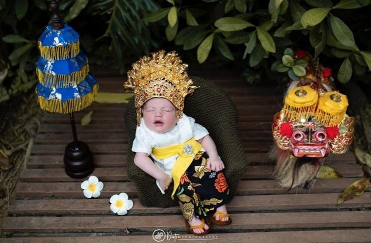 Bayi artis pakai kostum unik (Instagram/@nadinelist)