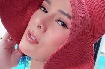 10 Potret Transformasi Astrid Tiar dari Bayi sampai Jadi Ibu Dua Anak, Hot Mama Cantik Banget!
