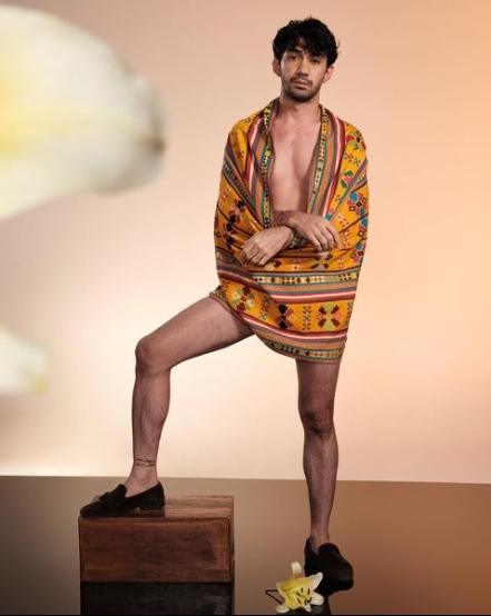 Artis Ikut Promosi Pameran Oscar Lawalata. (Instagram/officialpilarez)
