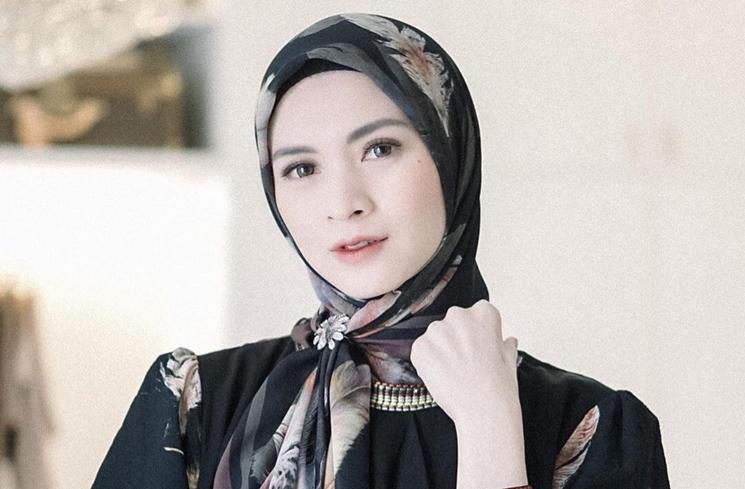 Artis Jarang Mandi (Instagram/@donitabhubiy)