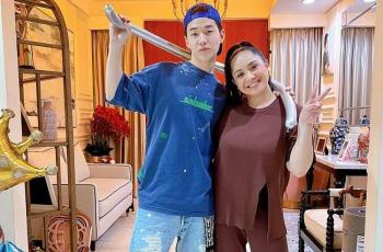 Henry Lau Makan Cimol dan Cireng bareng Nagita Slavina, Captionnya Bikin Penasaran: Diajarin Rafathar?