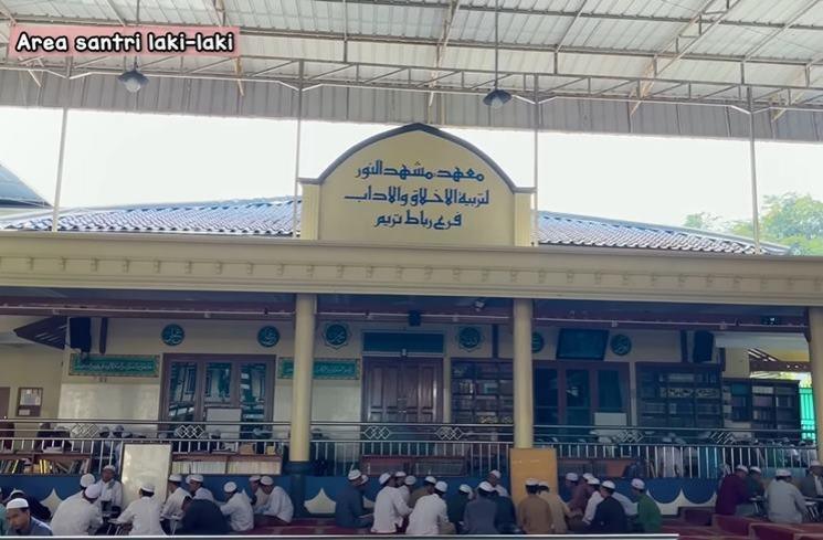 Potret Pesantren Keluarga Suami Tasyi Athasyia (YouTube/Tasyi Athasyia)