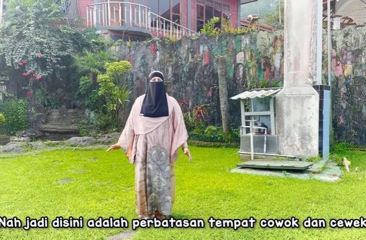 Potret Pesantren Keluarga Suami Tasyi Athasyia (YouTube/Tasyi Athasyia)