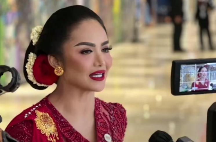 Potret Krisdayanti di Sidang Tahunan MPR RI (Instagram/krisdayantilemos)