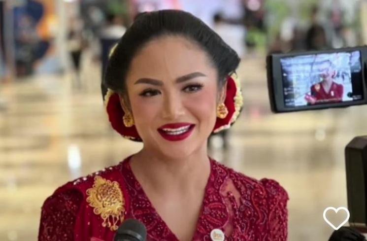 Potret Krisdayanti di Sidang Tahunan MPR RI (Instagram/krisdayantilemos)
