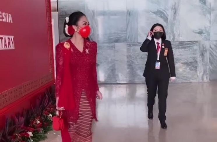 Potret Krisdayanti di Sidang Tahunan MPR RI (Instagram/krisdayantilemos)