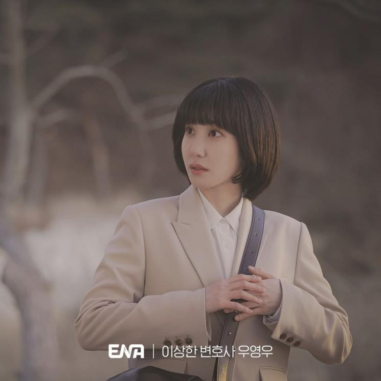 Adegan Berkesan Extraordinary Attorney Woo (Instagram/@channel.ena.d)