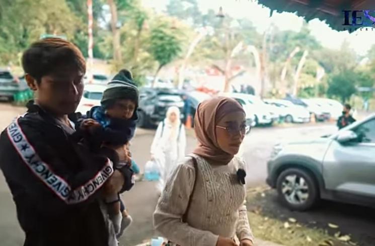 Lesti Kejora dan Rizky Billar di Kampung Daun (YouTube/Leslar Entertainment)