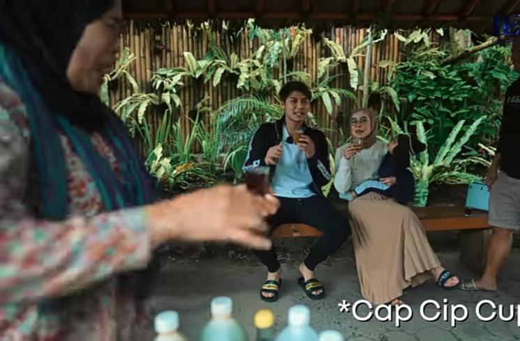 Lesti Kejora dan Rizky Billar di Kampung Daun (YouTube/Leslar Entertainment)