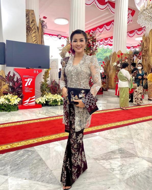 Potret Artis Hadiri Upacara di Istana Merdeka. (Instagram/@fitricarlina)