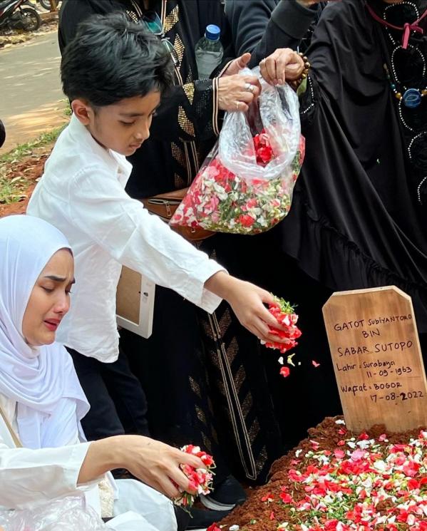 Ayah Feby Marcelia meninggal dunia. (Instagram/fabymarcelia)