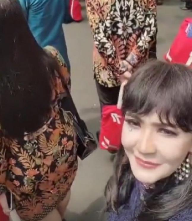 Potret Artis Hadiri Upacara di Istana Merdeka. (Instagram/@itadyahpurnamasari)