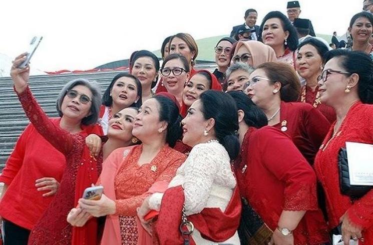 Potret Krisdayanti di Sidang Tahunan MPR RI (Instagram/krisdayantilemos)